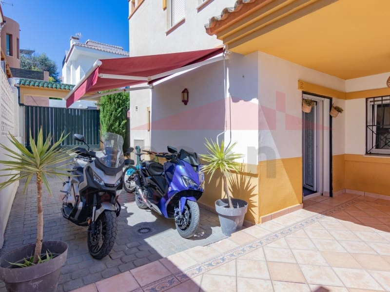 3 soverom Villa til salgs i Torre del Mar med svømmebasseng - € 630 000 (Ref: 9751839)