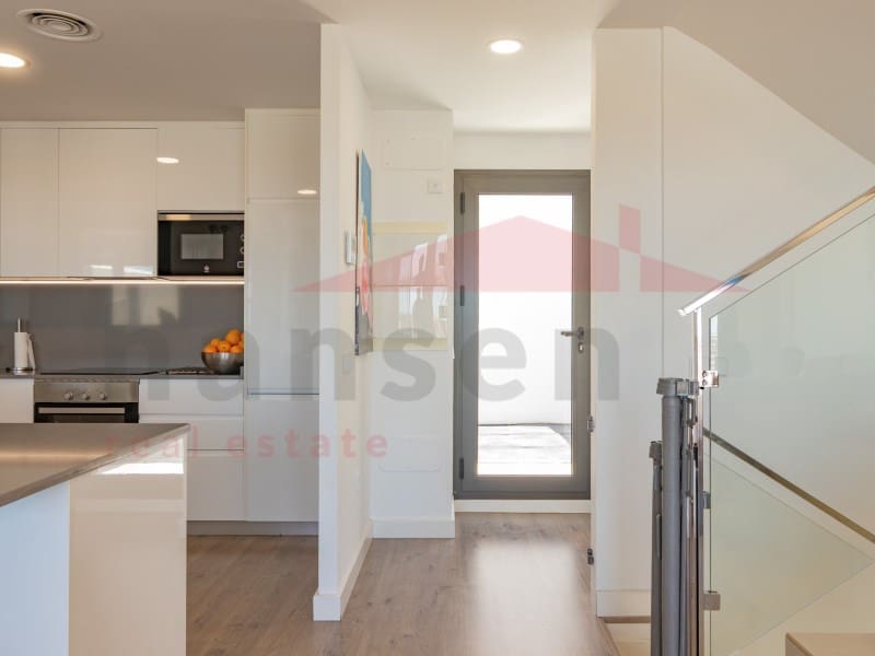 4 soverom Kjedet enebolig til salgs i Torre del Mar med garasje - € 630 000 (Ref: 9780316)