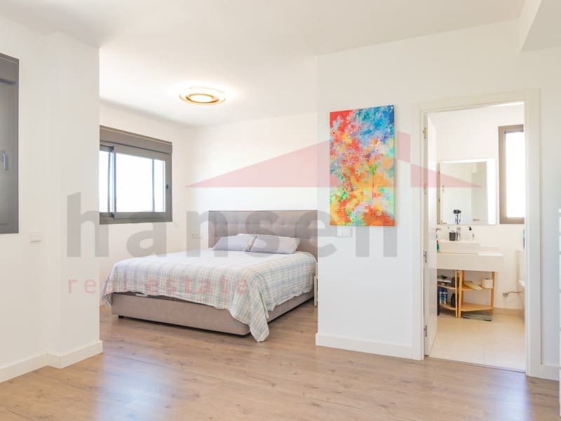 4 soverom Kjedet enebolig til salgs i Torre del Mar med garasje - € 630 000 (Ref: 9780316)