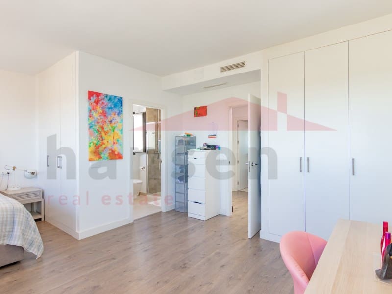 4 soverom Kjedet enebolig til salgs i Torre del Mar med garasje - € 630 000 (Ref: 9780316)