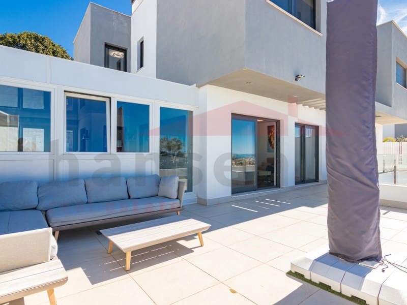 4 soverom Kjedet enebolig til salgs i Torre del Mar med garasje - € 630 000 (Ref: 9780316)