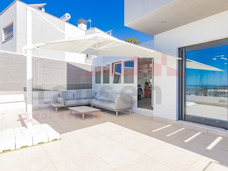 4 soverom Kjedet enebolig til salgs i Torre del Mar med garasje - € 630 000 (Ref: 9780316)