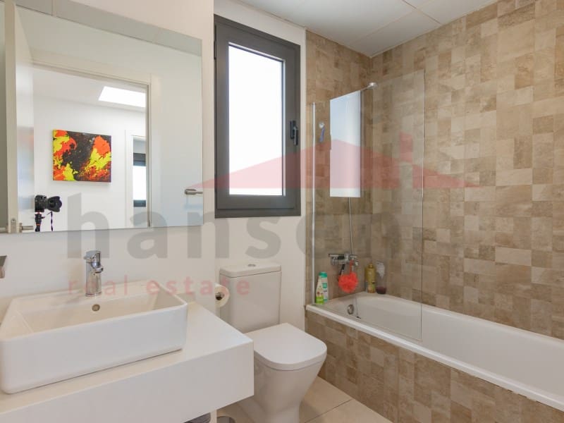 4 soverom Kjedet enebolig til salgs i Torre del Mar med garasje - € 630 000 (Ref: 9780316)