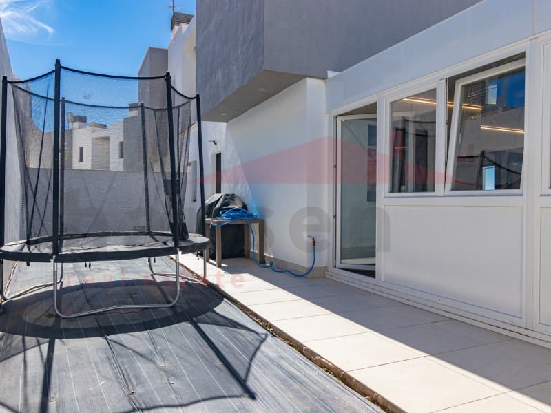 4 soverom Kjedet enebolig til salgs i Torre del Mar med garasje - € 630 000 (Ref: 9780316)