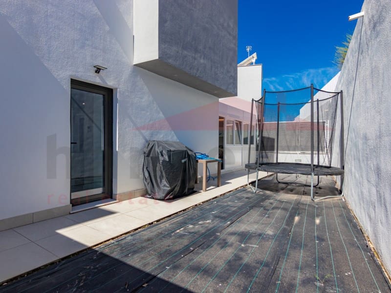 4 soverom Kjedet enebolig til salgs i Torre del Mar med garasje - € 630 000 (Ref: 9780316)