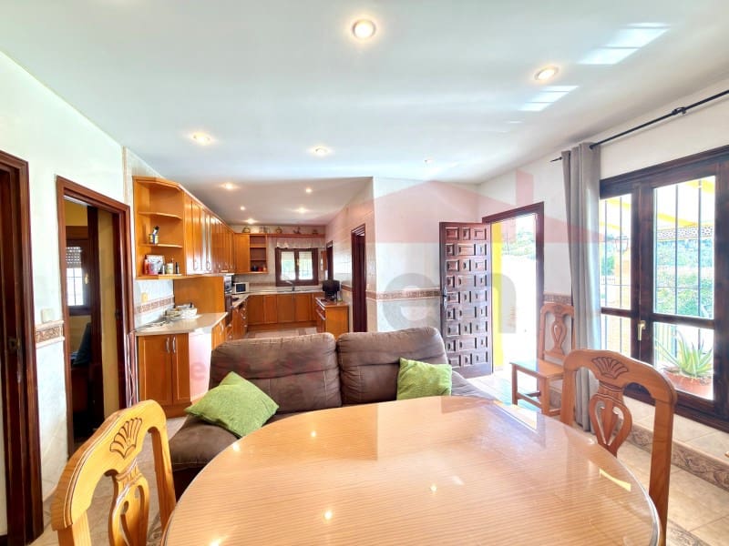 3 sypialnia Willa na sprzedaż w Rincon de la Victoria z basenem garażem - 895 000 € (Ref: 9824809)
