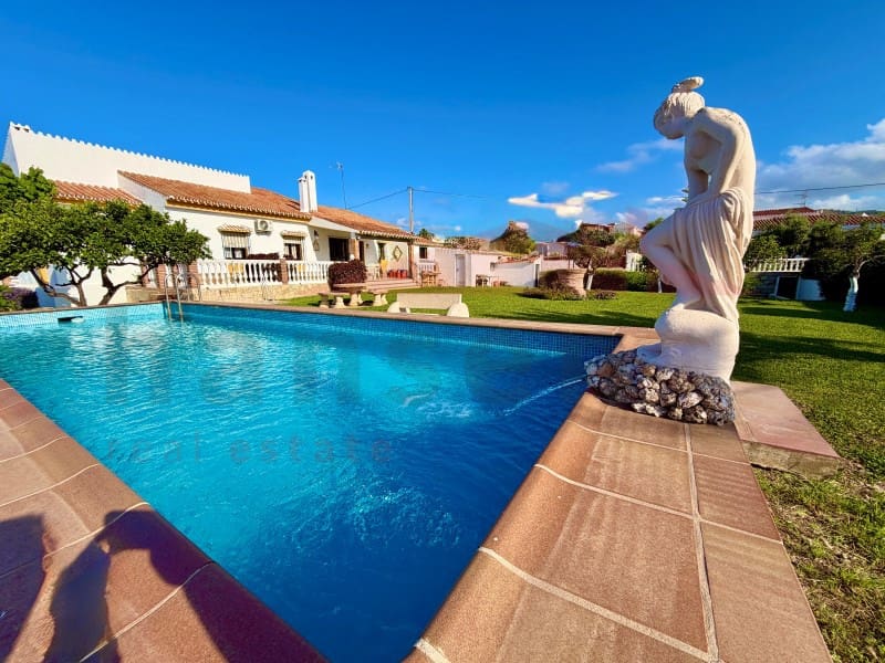 3 sypialnia Willa na sprzedaż w Rincon de la Victoria z basenem garażem - 895 000 € (Ref: 9824809)