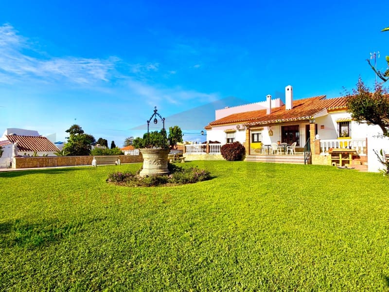 3 sypialnia Willa na sprzedaż w Rincon de la Victoria z basenem garażem - 895 000 € (Ref: 9824809)