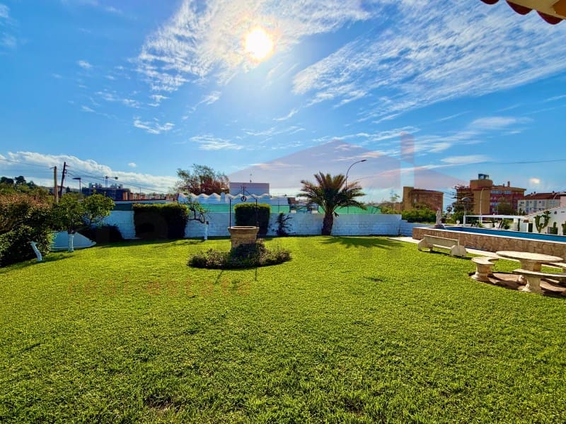 3 sypialnia Willa na sprzedaż w Rincon de la Victoria z basenem garażem - 895 000 € (Ref: 9824809)