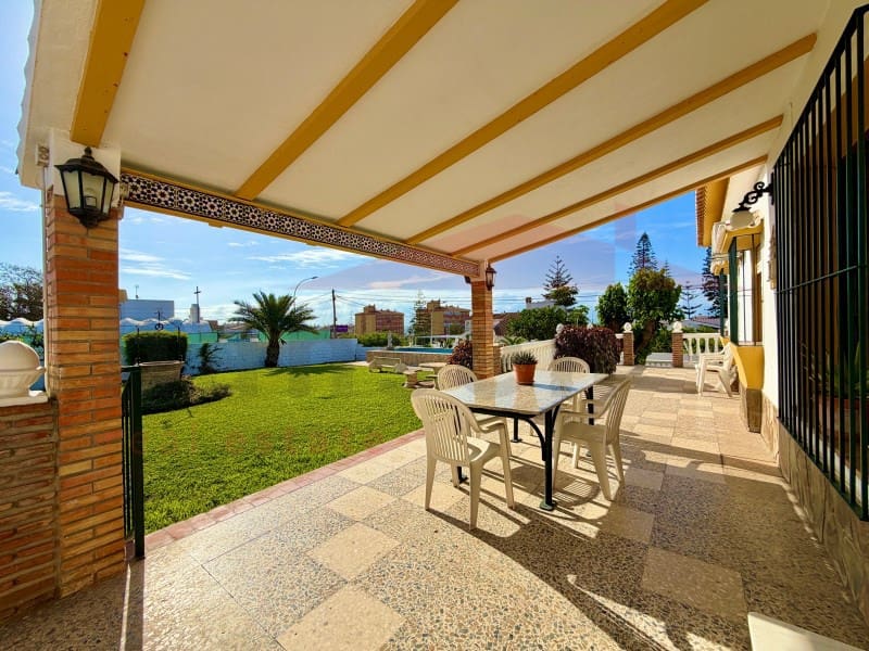 3 sypialnia Willa na sprzedaż w Rincon de la Victoria z basenem garażem - 895 000 € (Ref: 9824809)