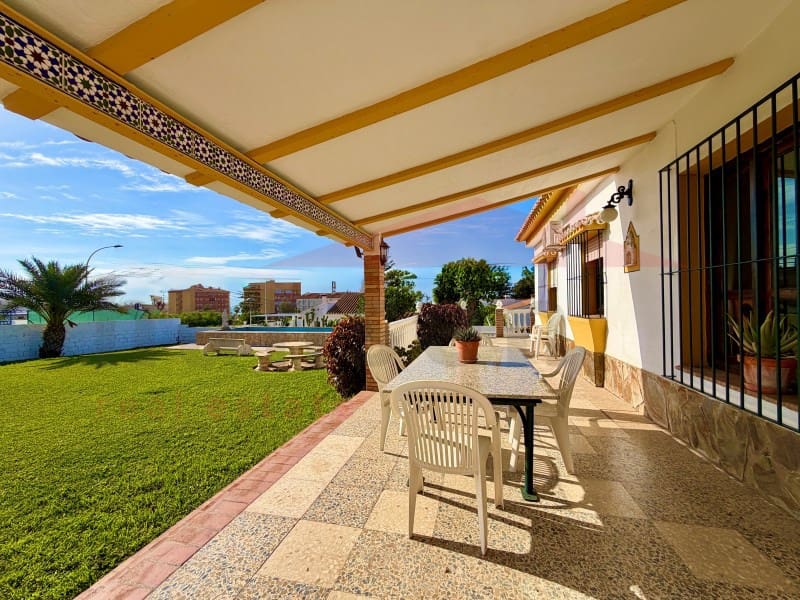 3 sypialnia Willa na sprzedaż w Rincon de la Victoria z basenem garażem - 895 000 € (Ref: 9824809)