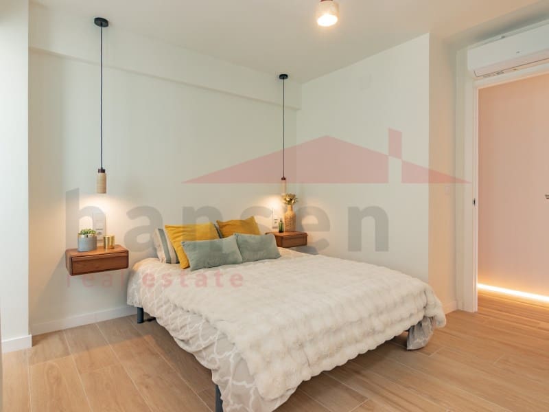 2 bedroom Flat for sale in Torre del Mar with pool - € 469,900 (Ref: 9866784)