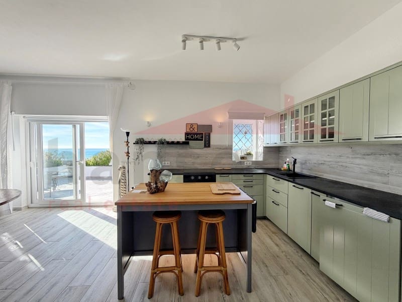Chalet de 5 habitaciones en Benajarafe en venta - 1.370.000 € (Ref: 9890015)