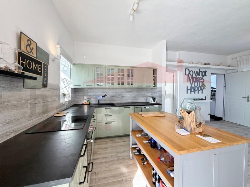 Chalet de 5 habitaciones en Benajarafe en venta - 1.370.000 € (Ref: 9890015)