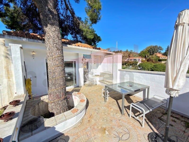 Chalet de 5 habitaciones en Benajarafe en venta - 1.370.000 € (Ref: 9890015)