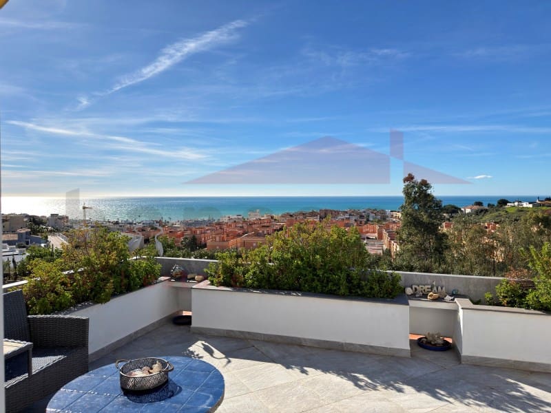 Chalet de 5 habitaciones en Benajarafe en venta - 1.370.000 € (Ref: 9890015)