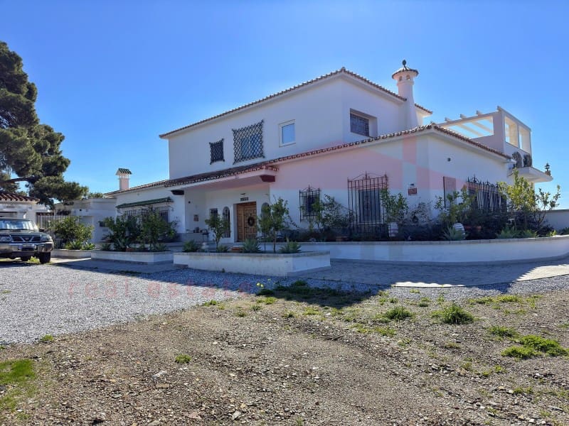 Chalet de 5 habitaciones en Benajarafe en venta - 1.370.000 € (Ref: 9890015)