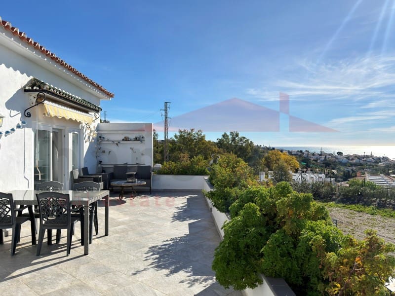 Chalet de 5 habitaciones en Benajarafe en venta - 1.370.000 € (Ref: 9890015)
