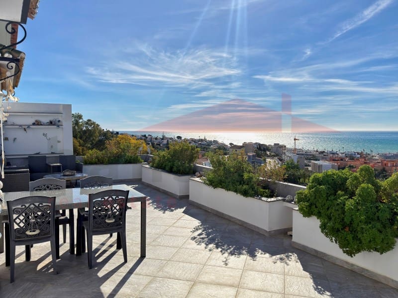 Chalet de 5 habitaciones en Benajarafe en venta - 1.370.000 € (Ref: 9890015)