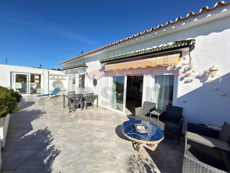 Chalet de 5 habitaciones en Benajarafe en venta - 1.370.000 € (Ref: 9890015)