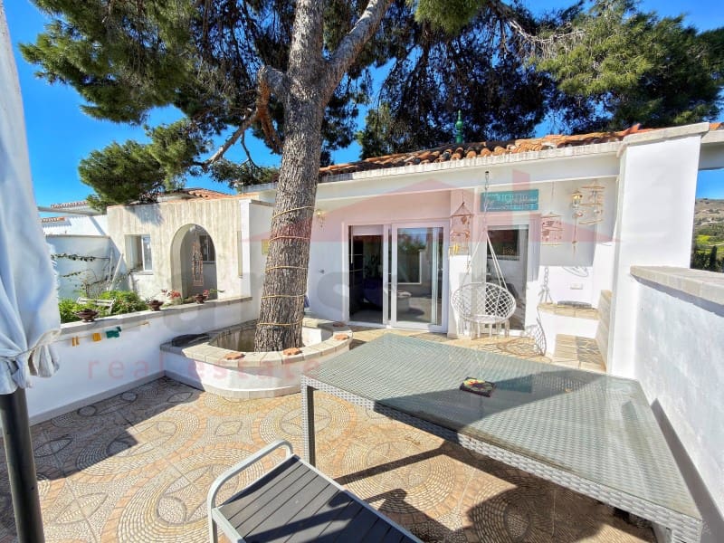 Chalet de 5 habitaciones en Benajarafe en venta - 1.370.000 € (Ref: 9890015)