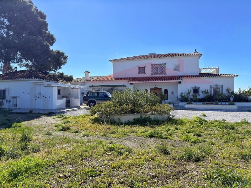 Chalet de 5 habitaciones en Benajarafe en venta - 1.370.000 € (Ref: 9890015)
