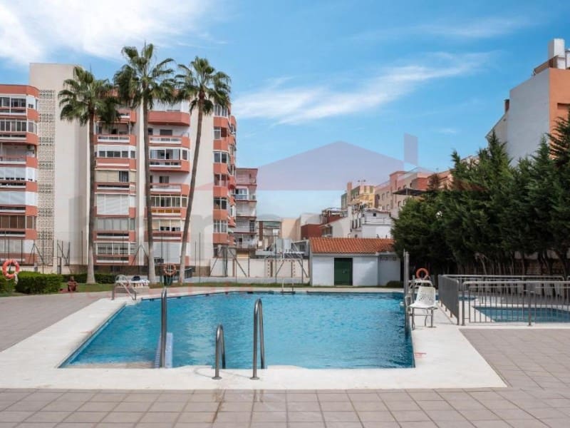 Estúdio para venda em Torre del Mar com piscina - 189 000 € (Ref: 9910397)
