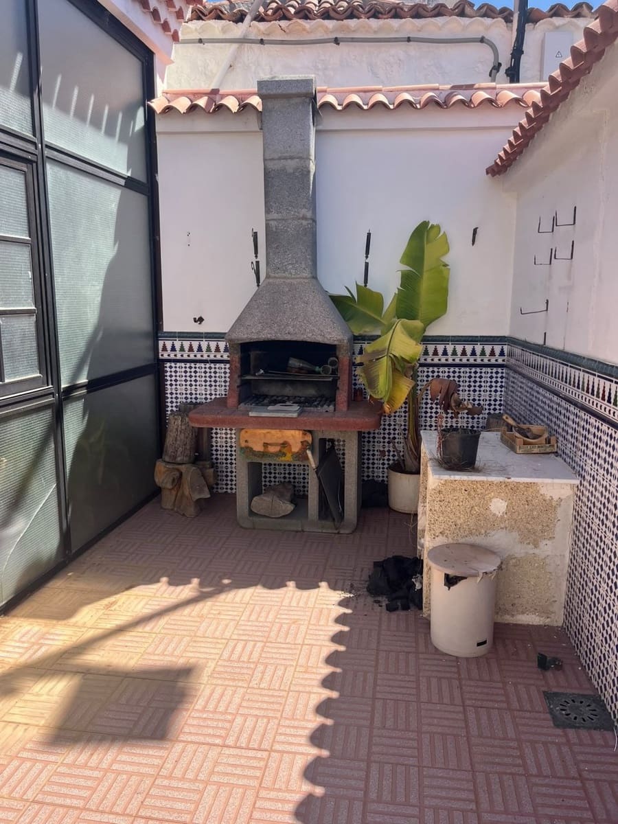 3 bedroom Finca/Country House for sale in Guia de Isora with garage - € 400,000 (Ref: 10012999)
