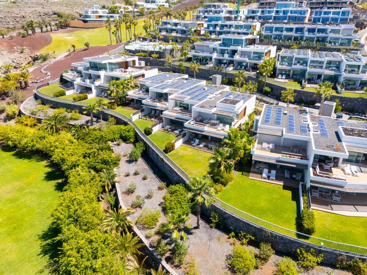 2 bedroom Apartment for sale in Guia de Isora with garage - € 940,000 (Ref: 10030209)