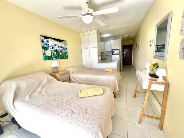Apartment for sale in Los Cristianos, Arona with pool - € 260,000 (Ref: 10048927)
