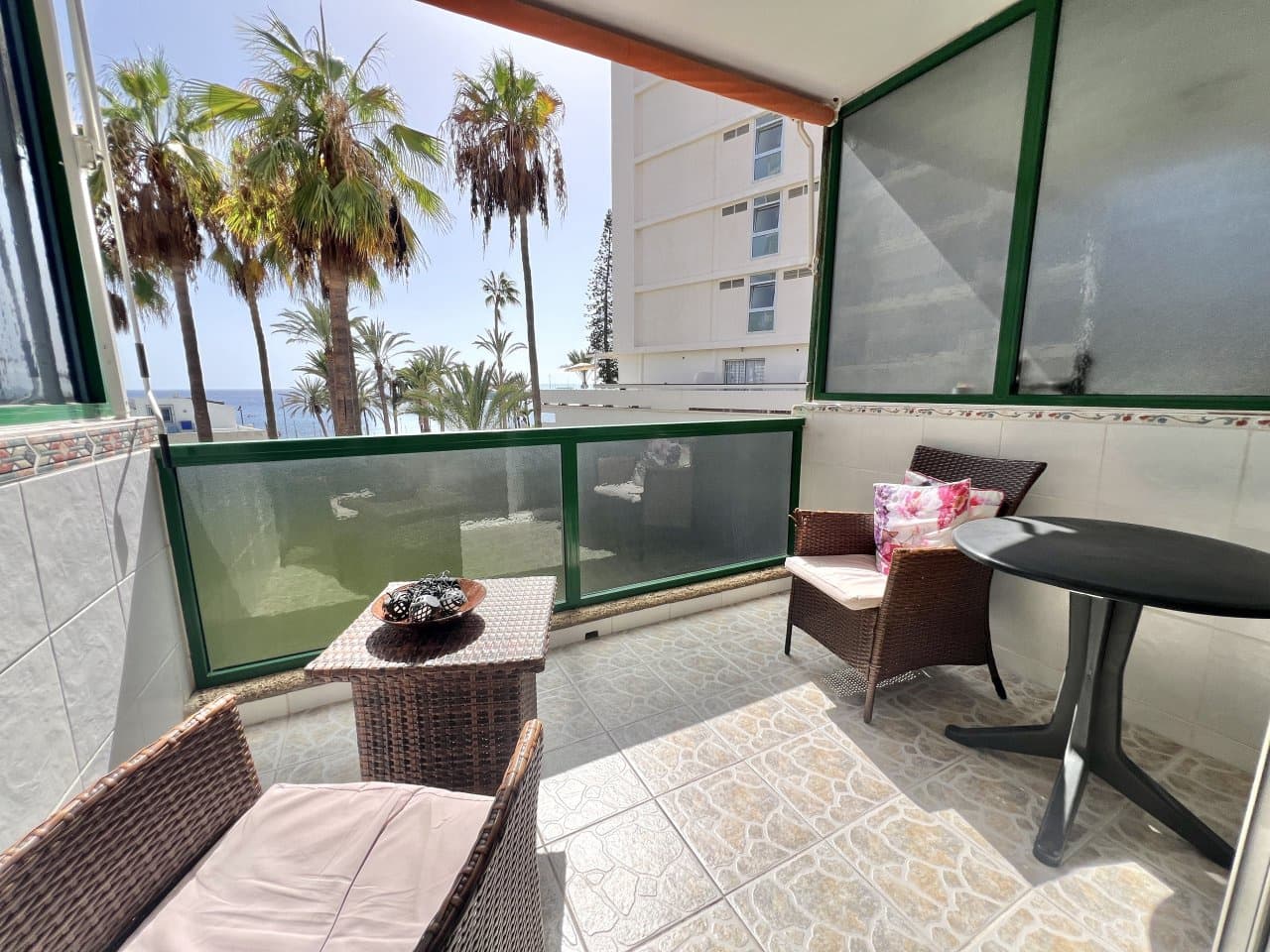 Apartment for sale in Los Cristianos with pool - € 260,000 (Ref: 10048927)