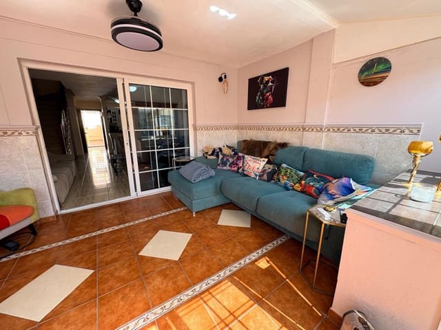 Casa de 3 habitaciones en El Medano, Granadilla de Abona en venta con piscina garaje - 465.000 € (Ref: 10064017)