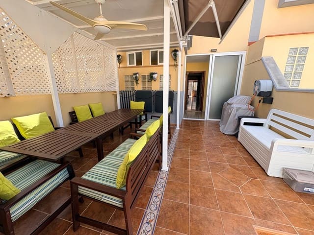 Casa de 3 habitaciones en El Medano, Granadilla de Abona en venta con piscina garaje - 465.000 € (Ref: 10064017)