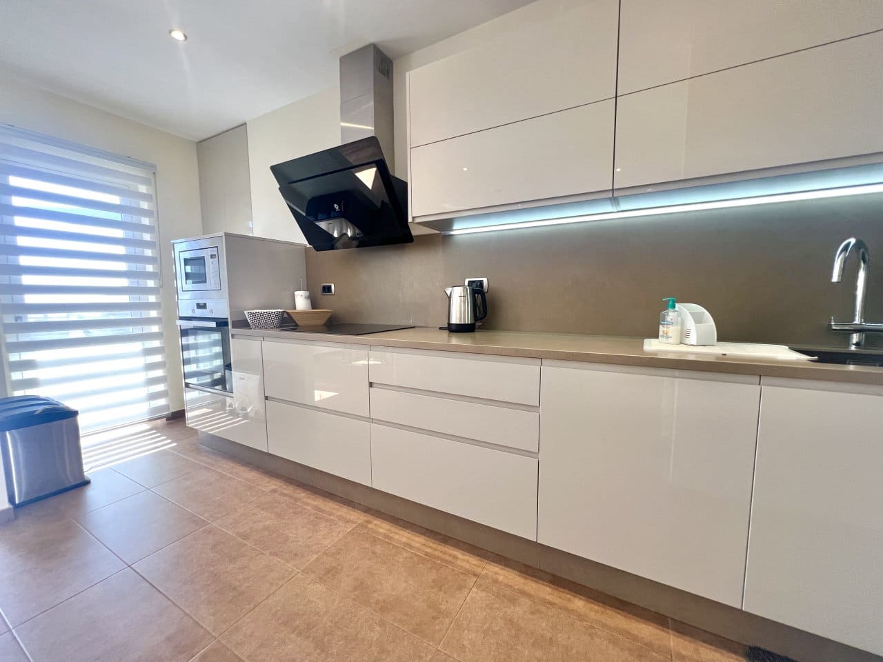 3 bedroom Penthouse for sale in La Caleta with garage - € 795,000 (Ref: 10124250)