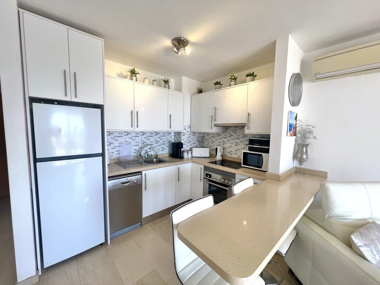 1 bedroom Apartment for sale in La Caleta with garage - € 499,950 (Ref: 10161215)