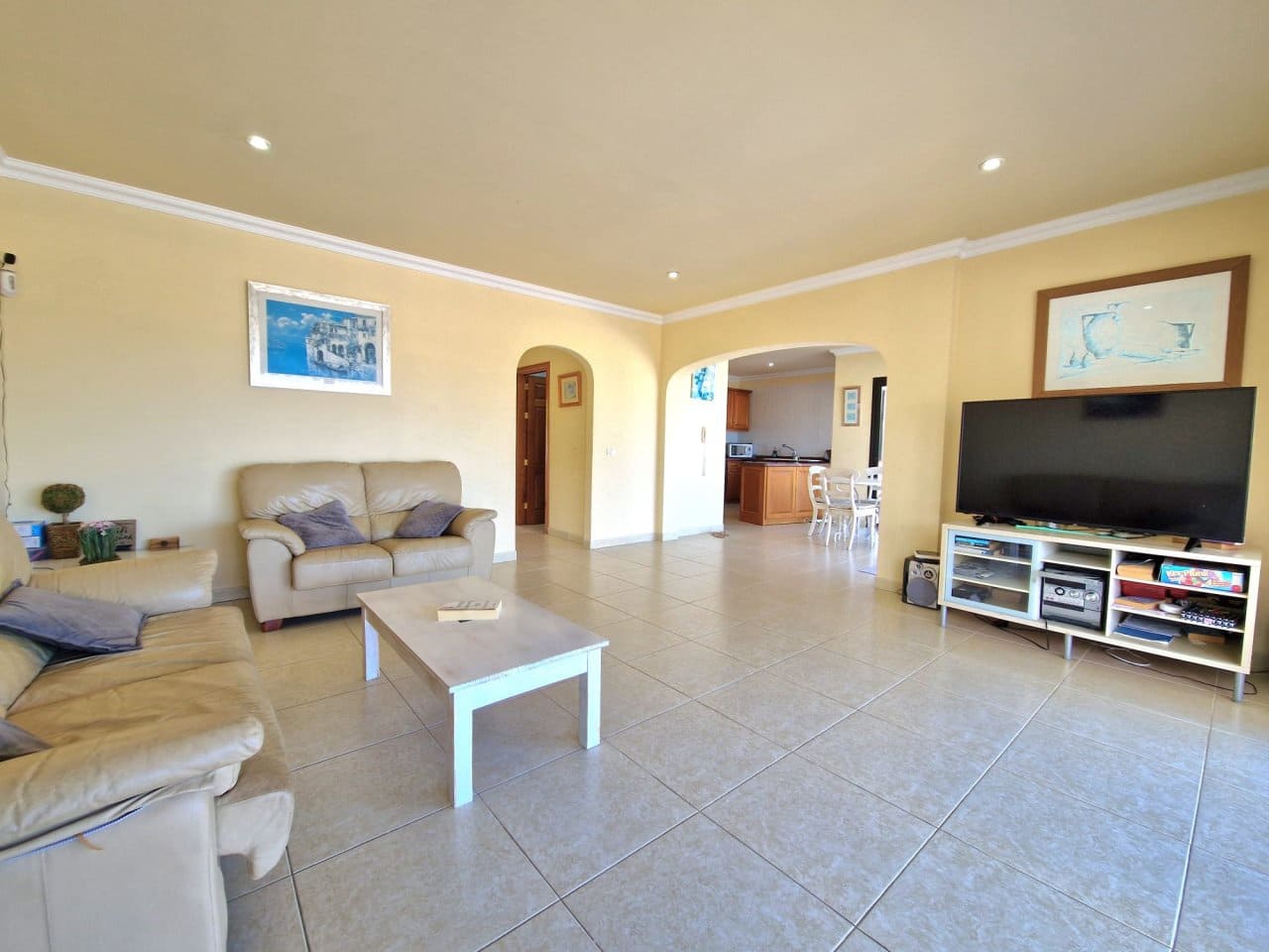 3 soveværelse Villa til salg i Playa del Duque med swimmingpool - € 2.199.000 (Ref: 3335720)