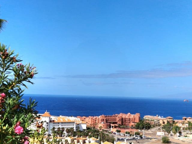 3 soveværelse Villa til salg i Playa del Duque, Adeje med swimmingpool - € 2.199.000 (Ref: 3335720)