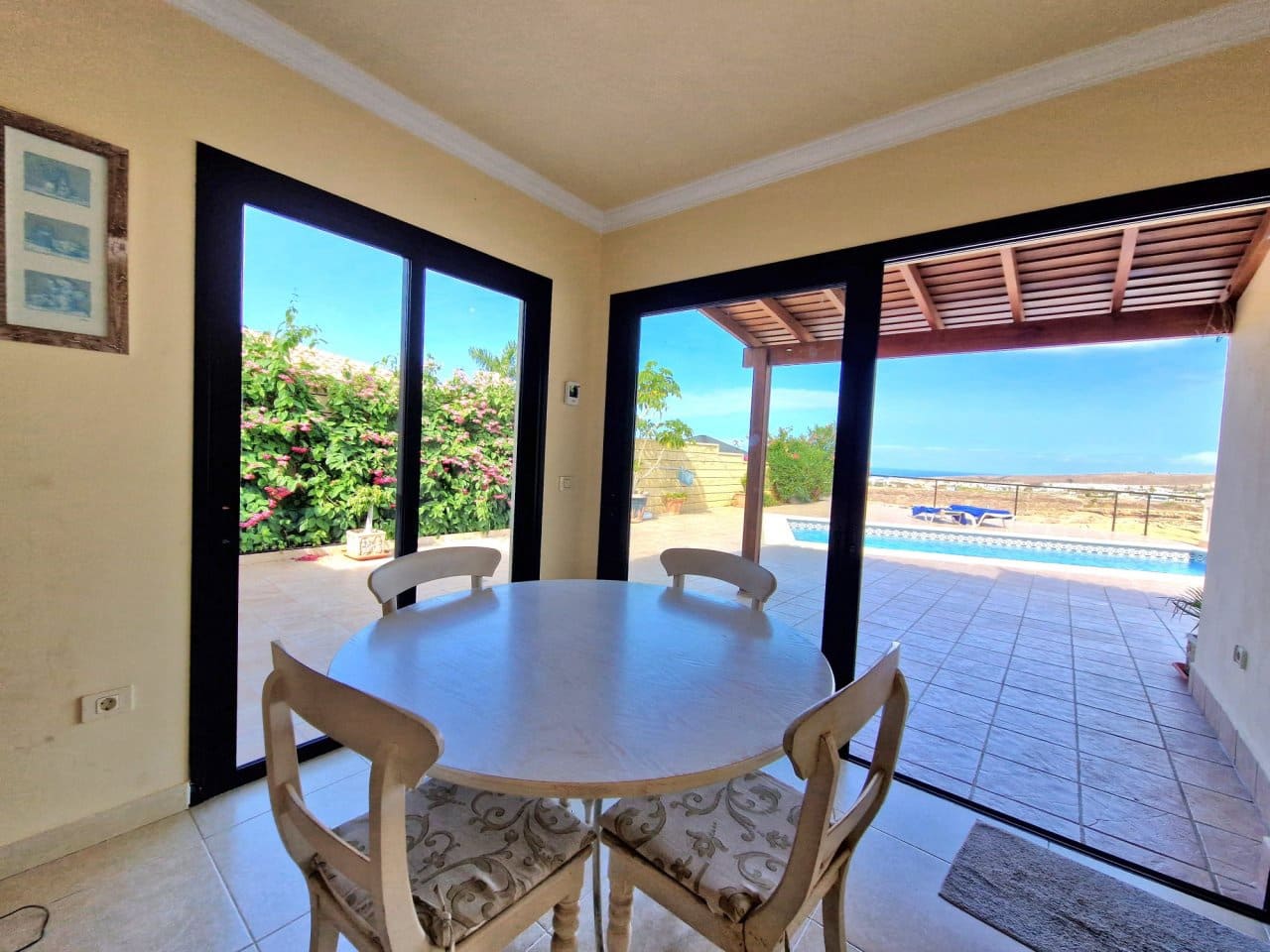 3 soveværelse Villa til salg i Playa del Duque med swimmingpool - € 2.199.000 (Ref: 3335720)