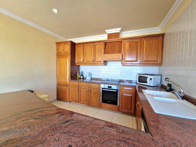 3 soveværelse Villa til salg i Playa del Duque, Adeje med swimmingpool - € 2.199.000 (Ref: 3335720)