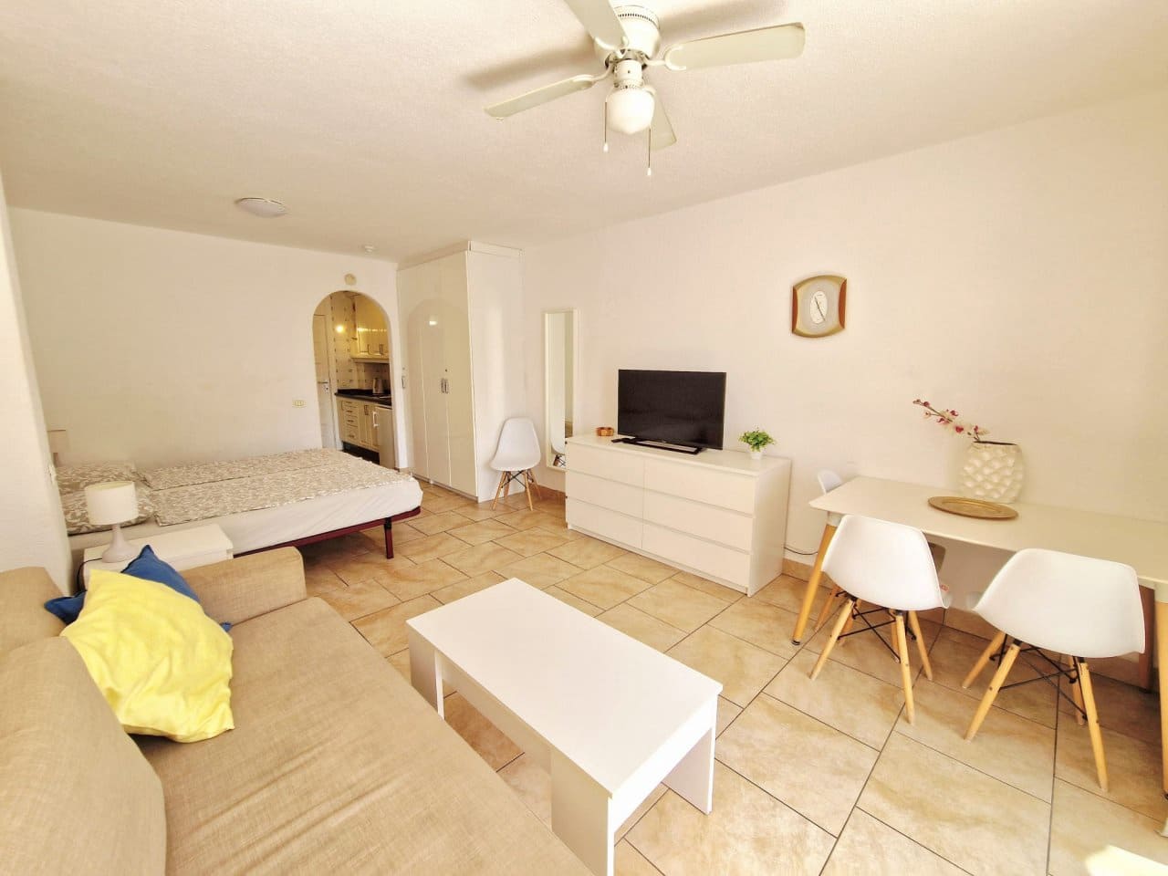 Studio til salgs i Playa de las Americas med svømmebasseng - € 365 000 (Ref: 7383380)
