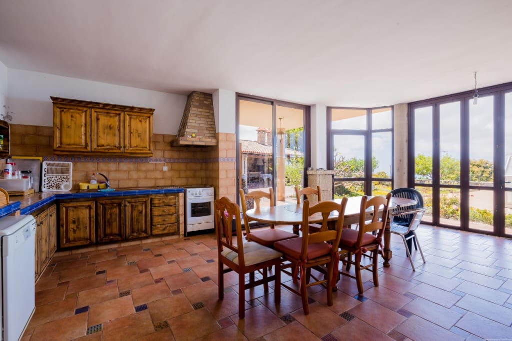 4 slaapkamer Villa te koop in Jama met zwembad - € 970.000 (Ref: 7400167)