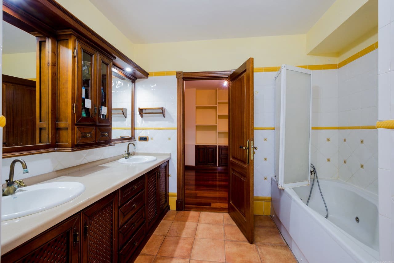 4 slaapkamer Villa te koop in Jama met zwembad - € 970.000 (Ref: 7400167)