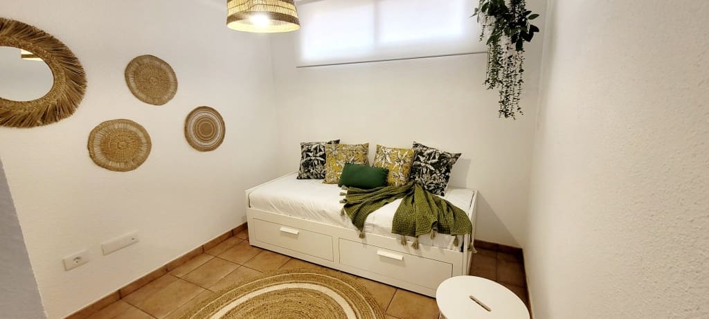 2 soverom Leilighet til salgs i El Madronal med svømmebasseng - € 399 000 (Ref: 7552916)