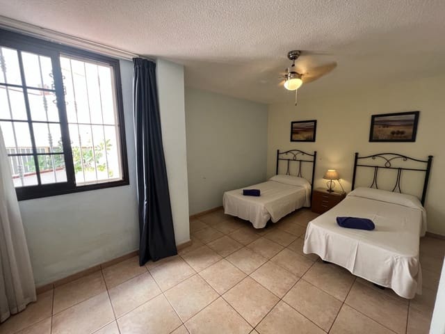 1 bedroom Apartment for sale in Los Cristianos, Arona with pool - € 279,500 (Ref: 7580608)