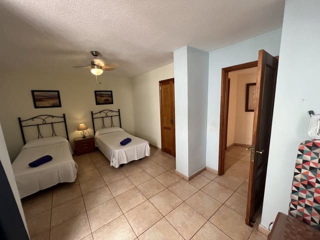 1 bedroom Apartment for sale in Los Cristianos, Arona with pool - € 279,500 (Ref: 7580608)