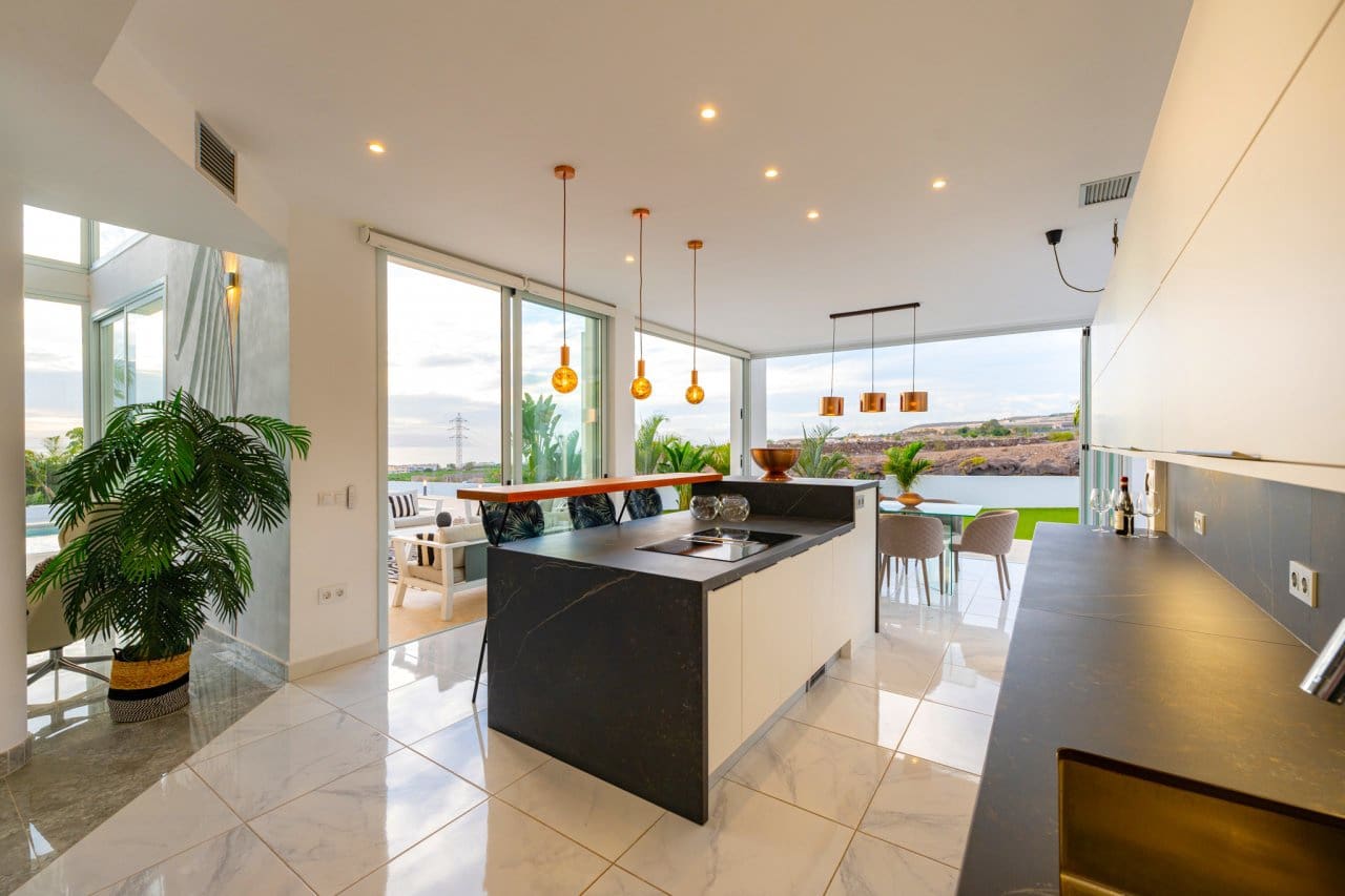 4 bedroom Villa for sale in Playa Paraiso with pool - € 2,950,000 (Ref: 7854737)