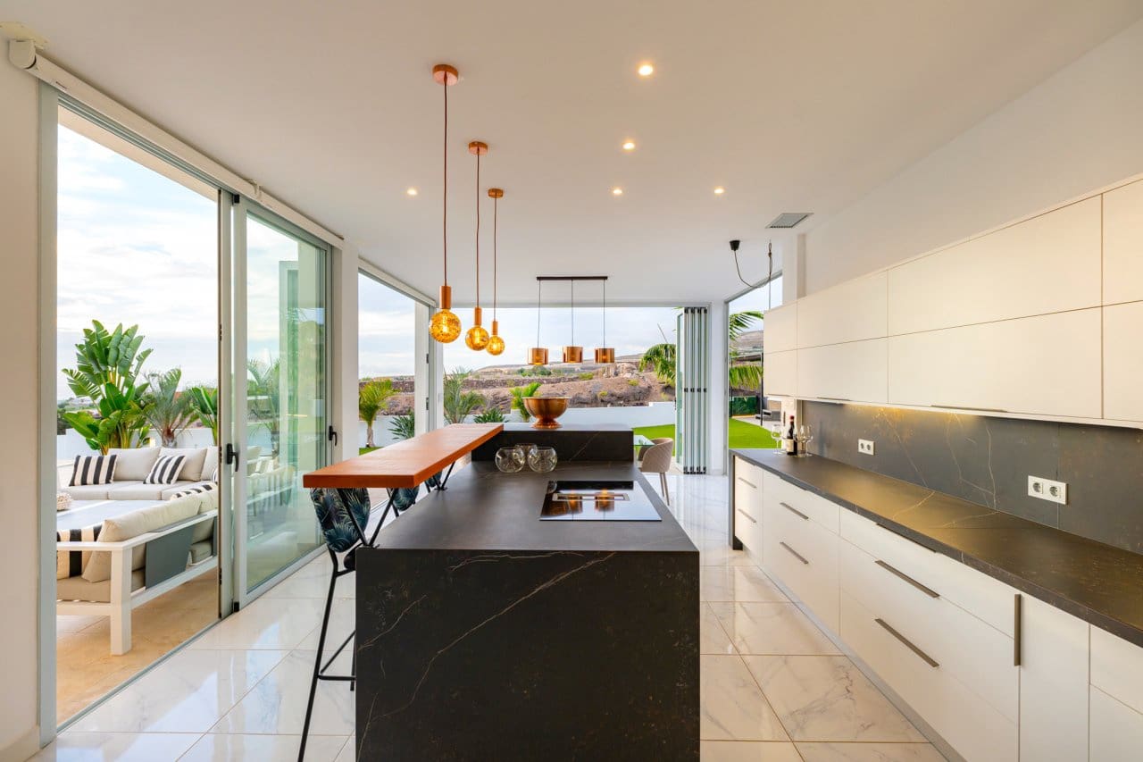 4 bedroom Villa for sale in Playa Paraiso with pool - € 2,950,000 (Ref: 7854737)