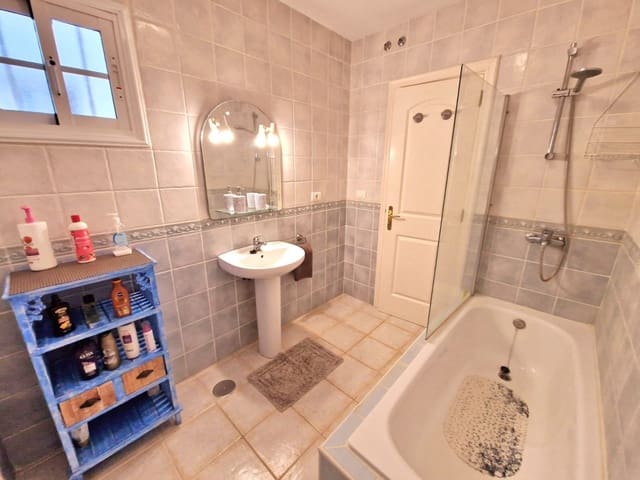 1 makuuhuone Huoneisto myytävänä paikassa Los Cristianos, Arona mukana uima-altaan - 315 000 € (Ref: 7865275)