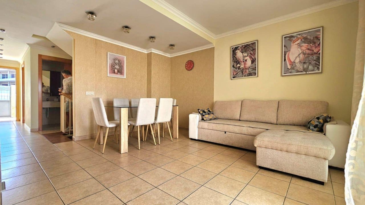 3 soveværelse Byhus til salg i El Madronal med swimmingpool - € 500.000 (Ref: 8630072)