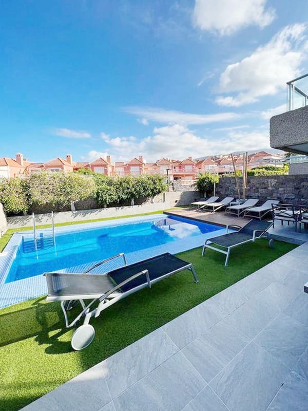 5 slaapkamer Villa te koop in Playa del Duque met zwembad - € 2.800.000 (Ref: 8812464)